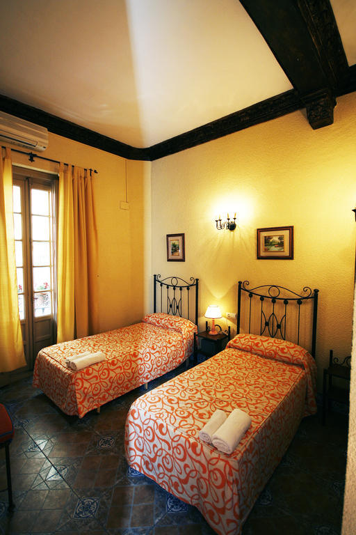 Hostal Van Gogh Севиля Стая снимка