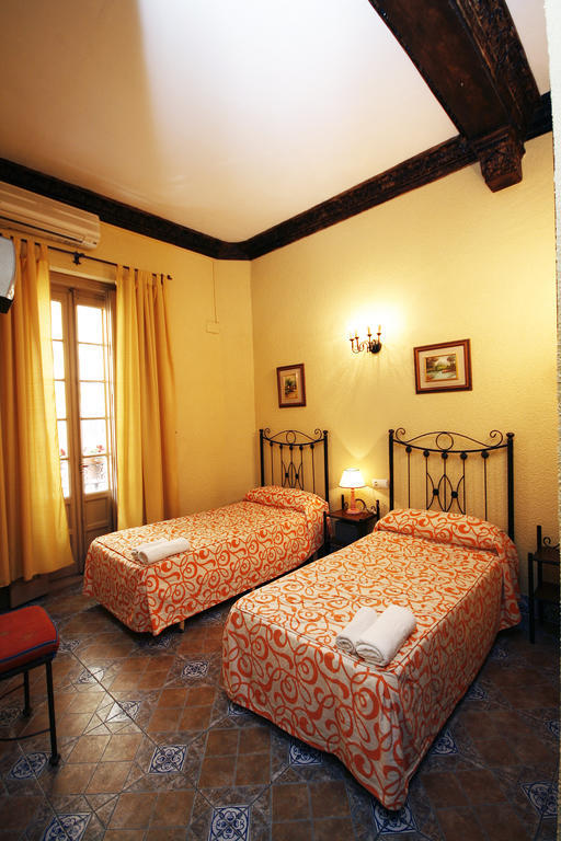 Hostal Van Gogh Севиля Стая снимка
