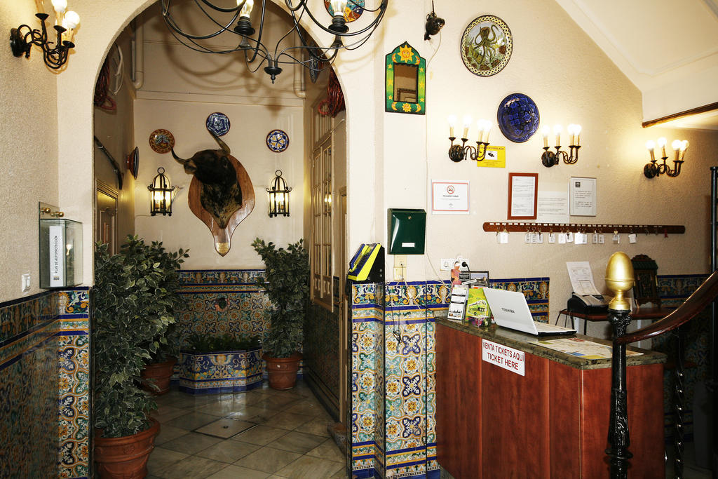 Hostal Van Gogh Севиля Екстериор снимка