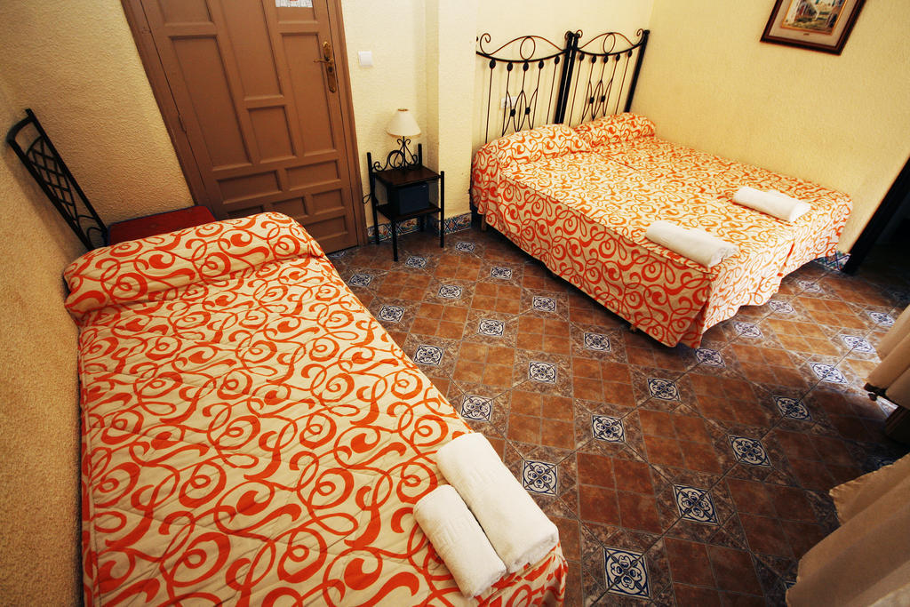 Hostal Van Gogh Севиля Екстериор снимка