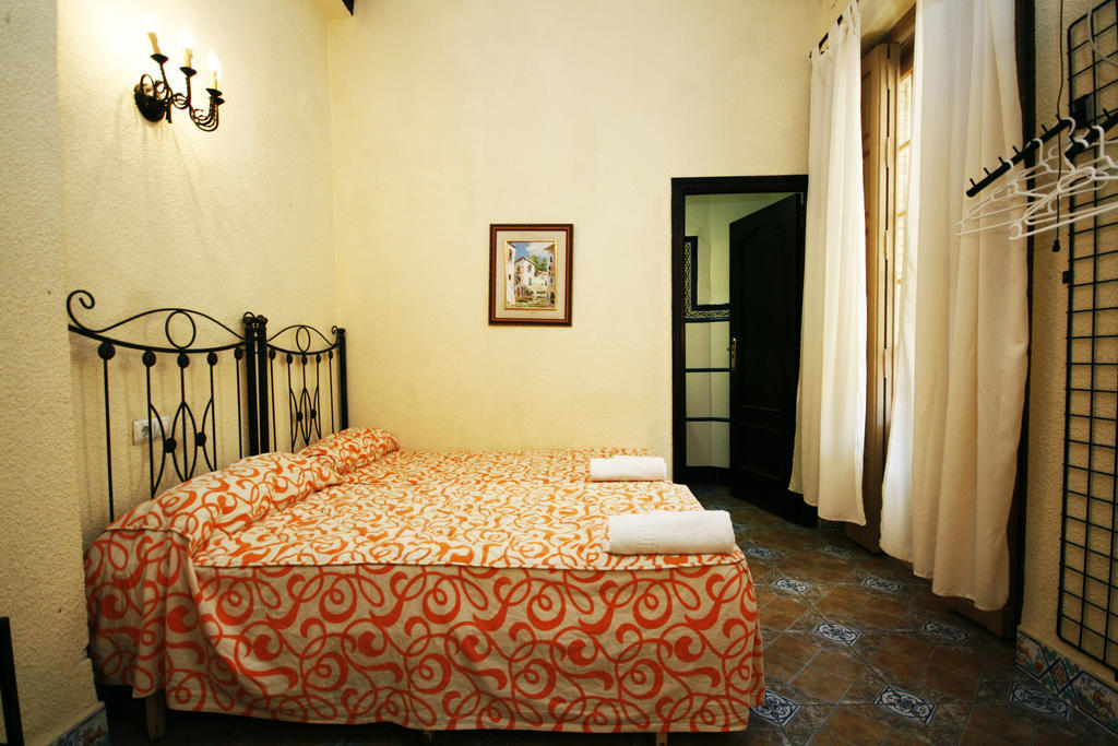 Hostal Van Gogh Севиля Екстериор снимка